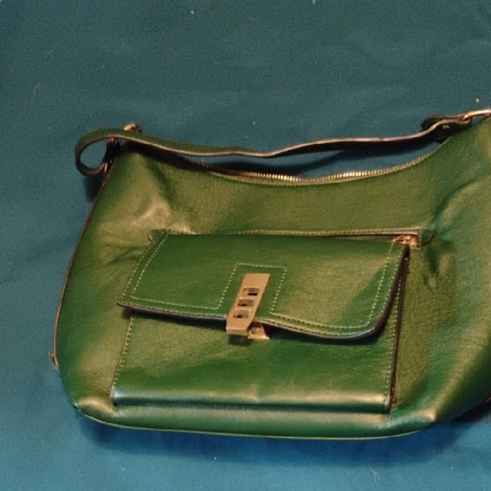 Elegant Green Leather Shoulder Bag